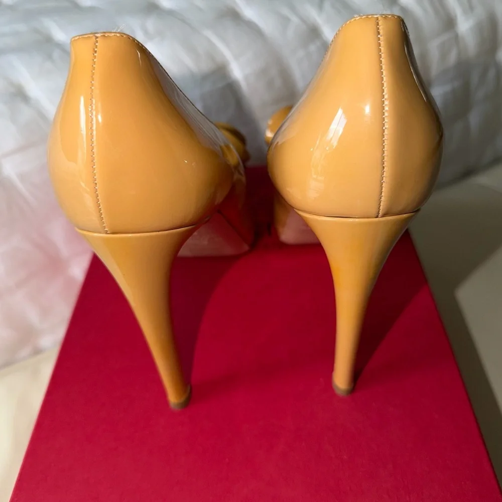 Authentic Valentino Garavani Patent Leather Bow Heels - Size 39 - Picture 3 of 5